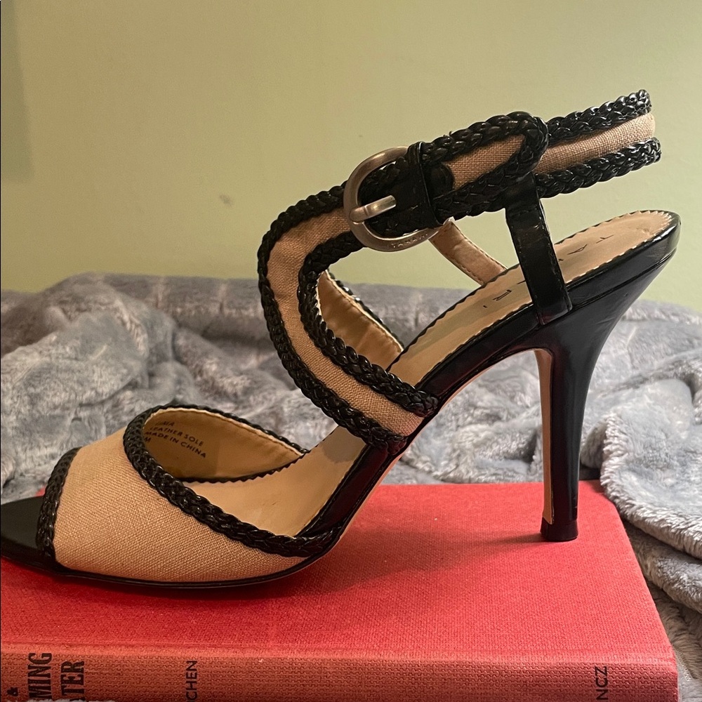 Tahari heeled sandals Black and Tan  Size 9